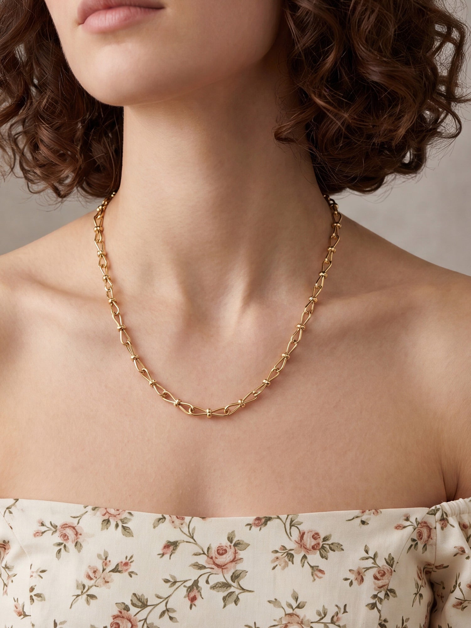 Chunky V Chain Necklace in Gold