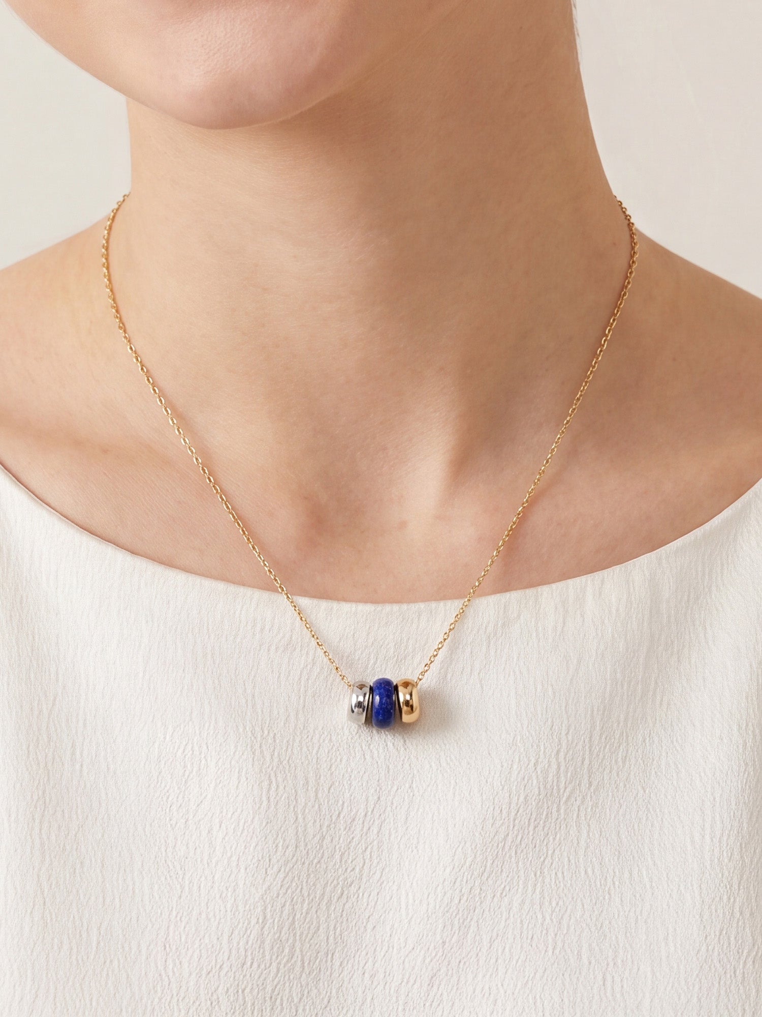 Lapis Lazuli Pendant Necklace in Gold