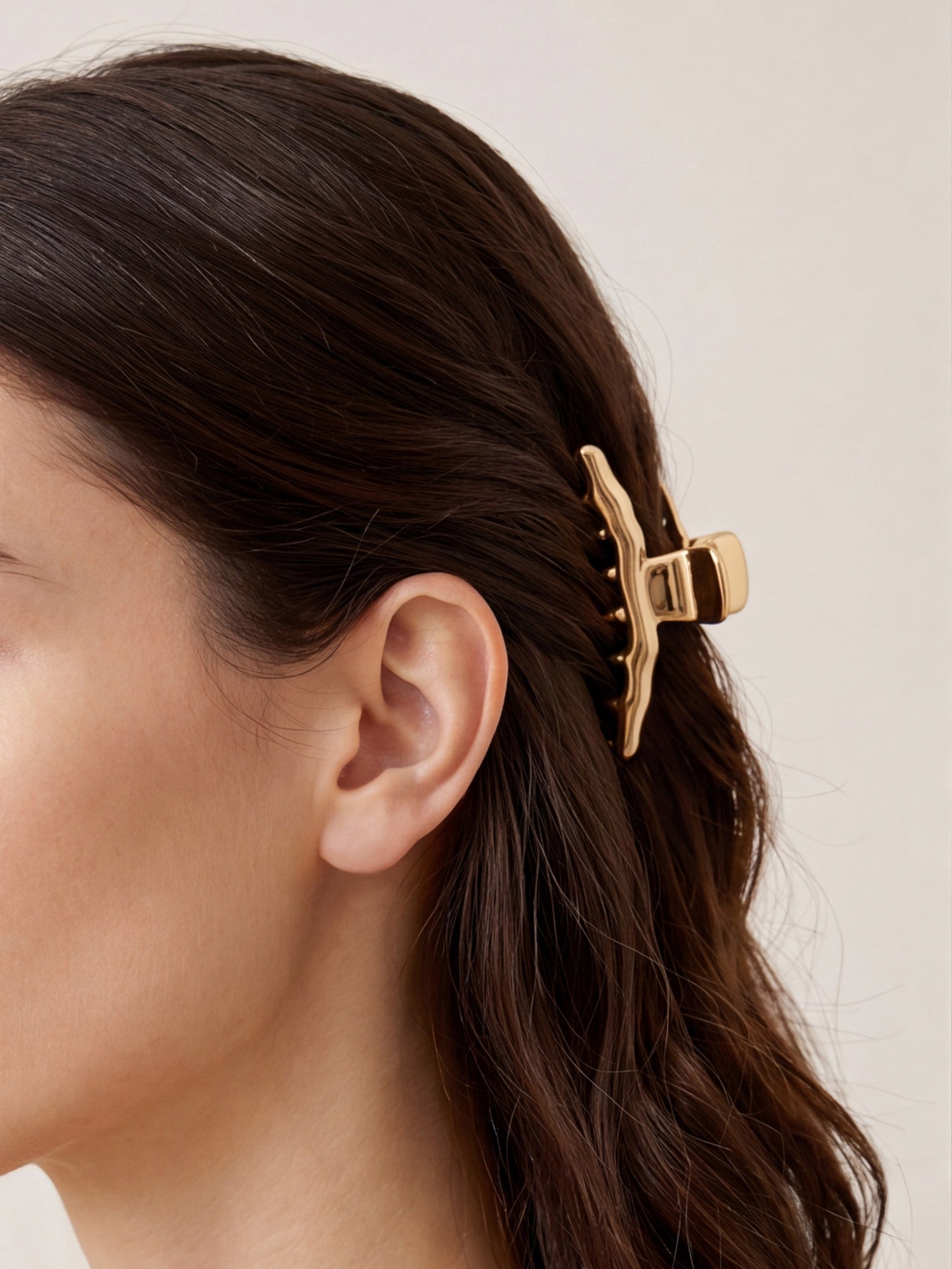 Sculptural Claw Hair Clip in Gold