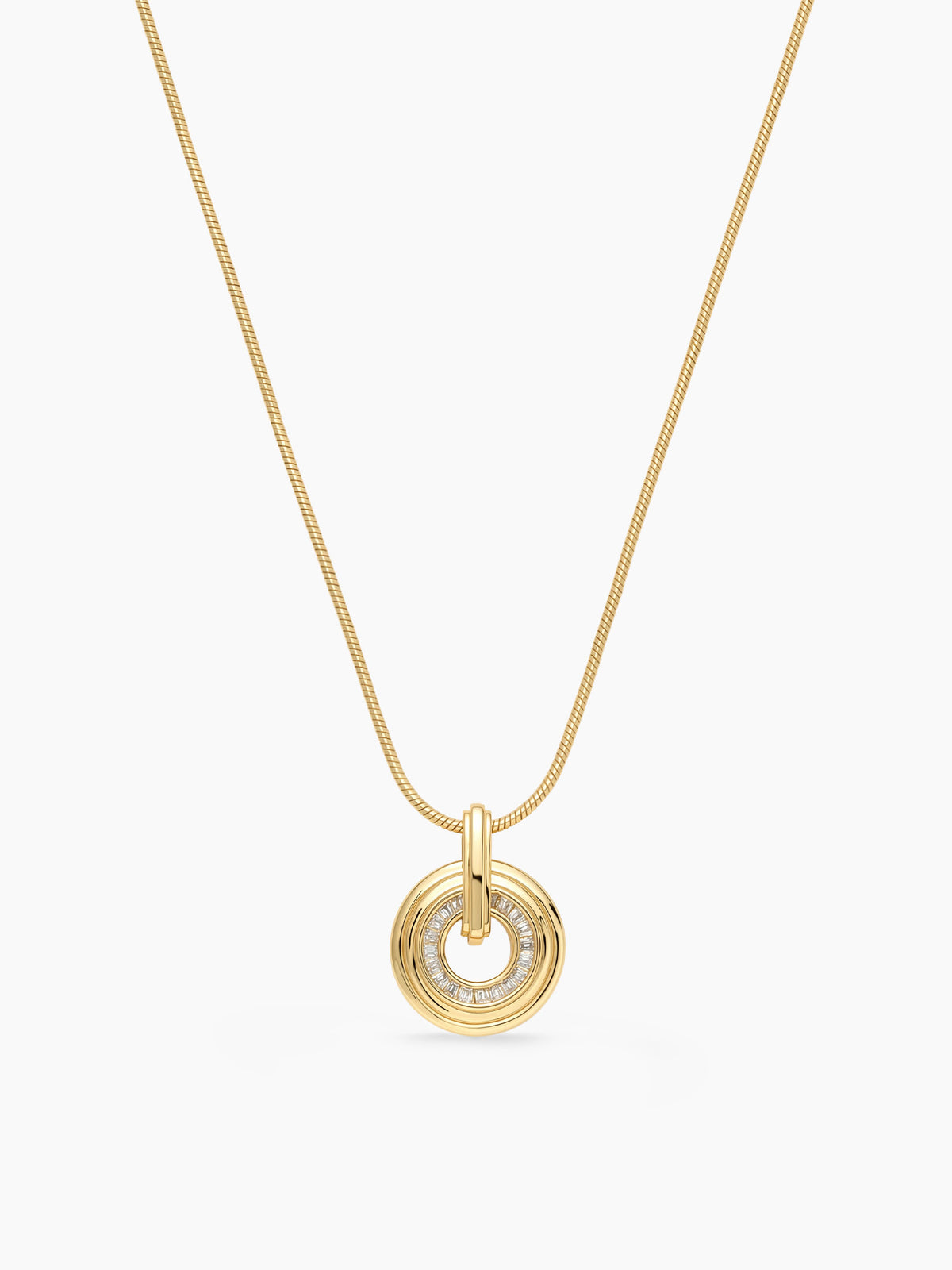 Circle Pendant Necklace in Gold