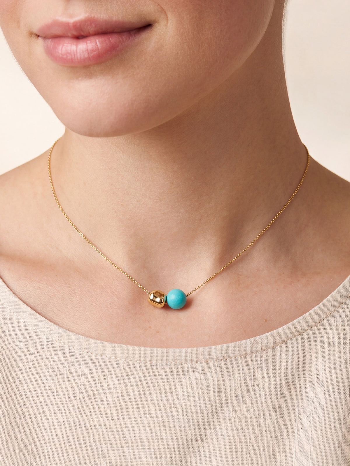 Round Turquoise Pendant Necklace in Gold